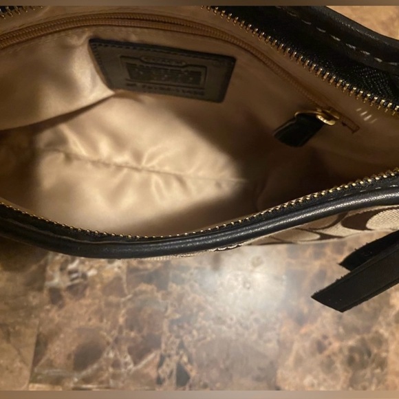 🤎Coach~Bleeker Signature Leather Shoulder Bag Gold Hardware Carriage Logo, EUC - Picture 3 of 11